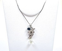 珍しいブリオレットカットのダイヤモンドを留めたペンダントネックレスです♪