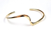 ゴールドをたっぷり使ったゴージャスなバングルです☆彡